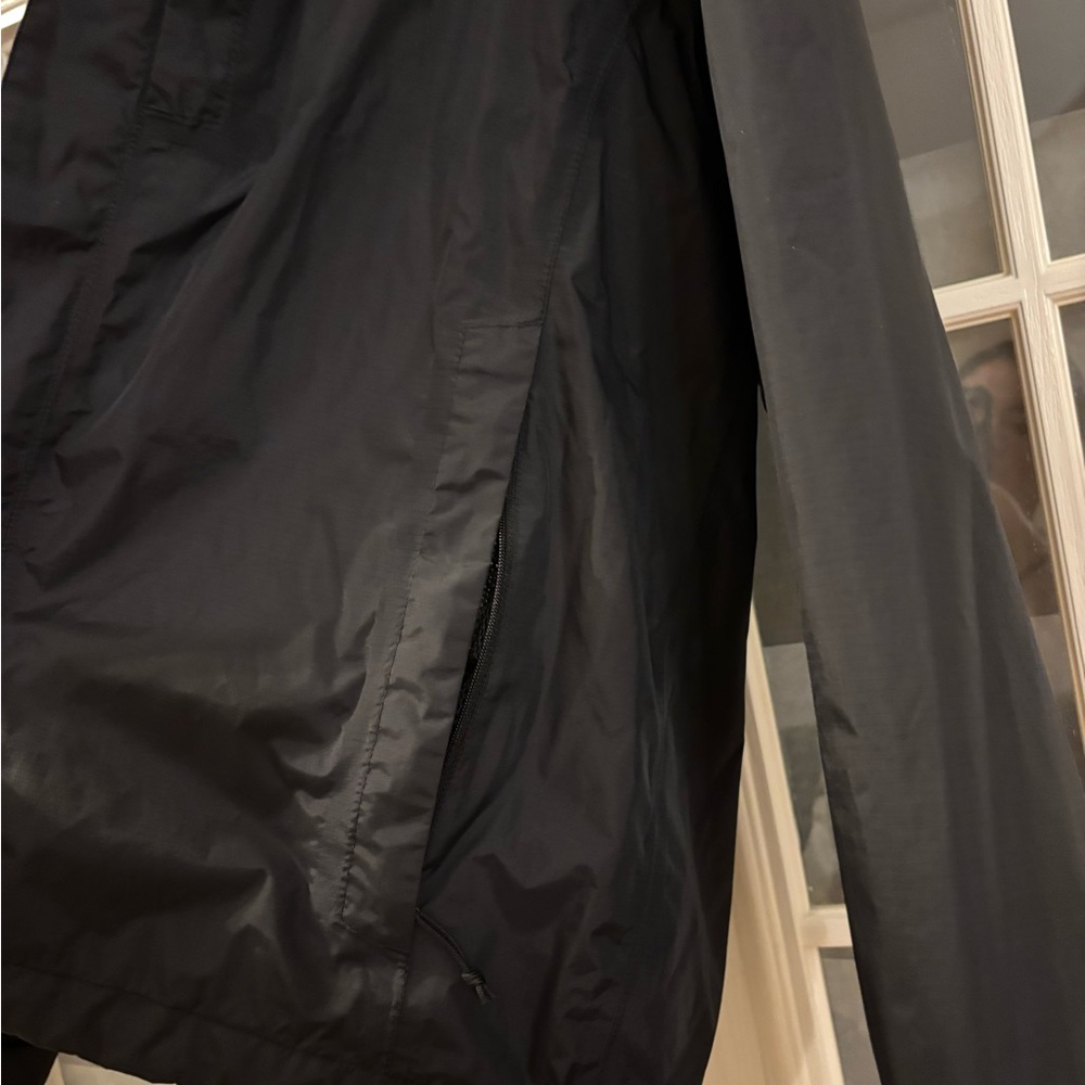 The North Face Men's Black Raincoat - Picture 10 of 13